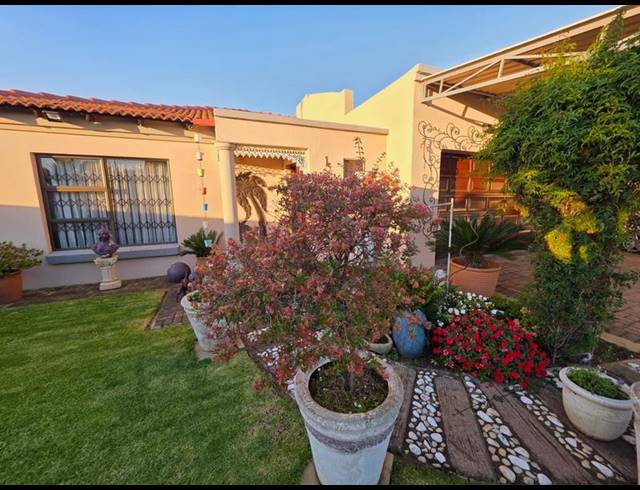 3 BEDROOM TOWNHOUSE FOR SALE IN RIVERSDALE